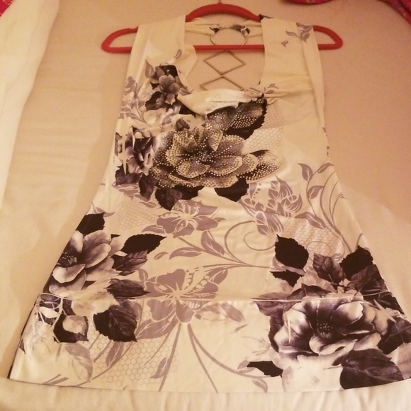 Super sexy size 6 mini black n whidress - Picture 3 of 6